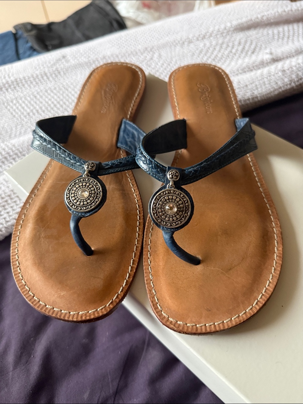Brighton “Onyx” Blue Leather Toe-Post Sandals with Medallion         Size 8.5